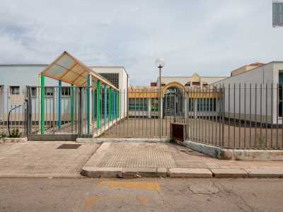...e una scuola che assicura la continuit� della formazione scolastica dall�asilo fino alle scuole medie 